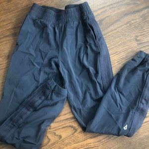 Ivviva girls black track pants size 10